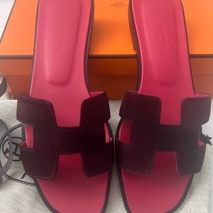 Hermes Oran Sandal 38 Burgundy Suede